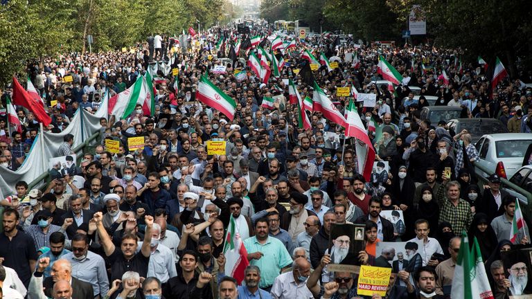 İran Protestoları: Devletin Terörist İlan Etmesi Ne Anlama Geliyor? | TrendsOmni Dijital Haber Portalı