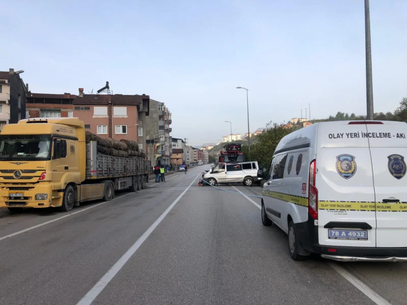 Karabük Alkollü Sürücü Park Halindeki Araçlara Çarptıktan Sonra Nereye Kaçtı? | TrendsOmni Dijital Haber Portalı