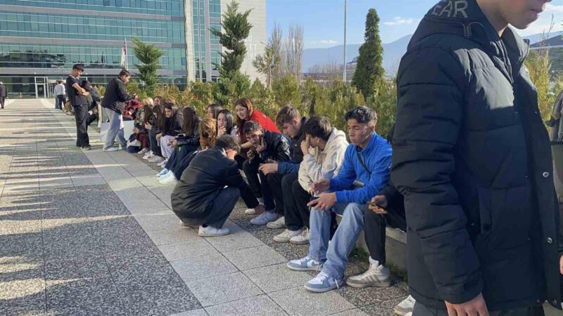Tanju Özcan Yargılanması: Bolu'daki Şantaj Davasında Neler Oluyor? | TrendsOmni Dijital Haber Portalı